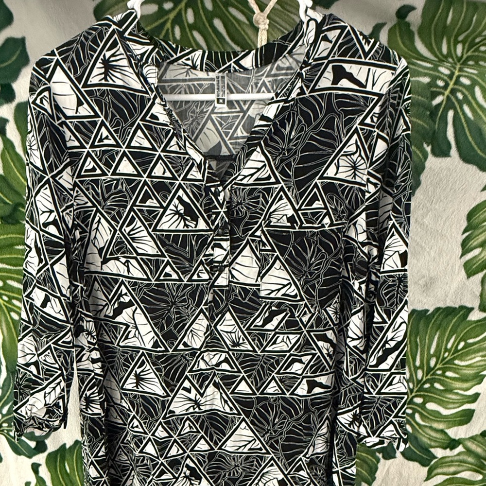 Hawaii's Finest Black and White Geometric Tunic